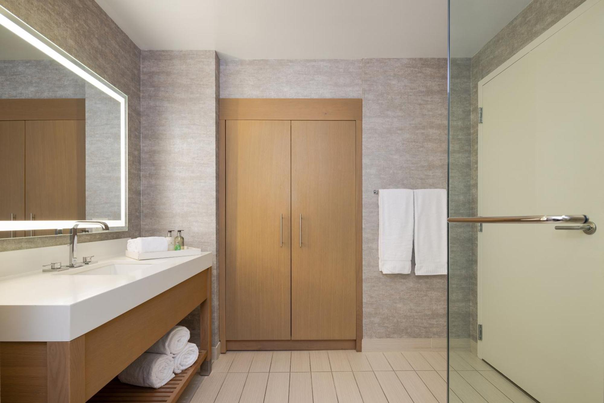 Jb Duke Hotel Дърам Екстериор снимка